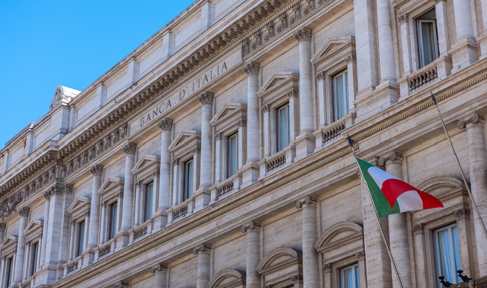 Bien aksionet e bankave, Italia terhiqet nga kufiri i takses 40 per qind
